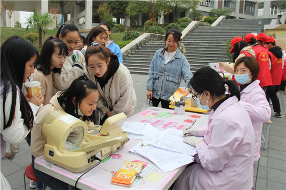 獻(xiàn)血人數(shù)連續(xù)五年創(chuàng)新高——安康職業(yè)技術(shù)學(xué)院師生用行動(dòng)彰顯大愛(ài)