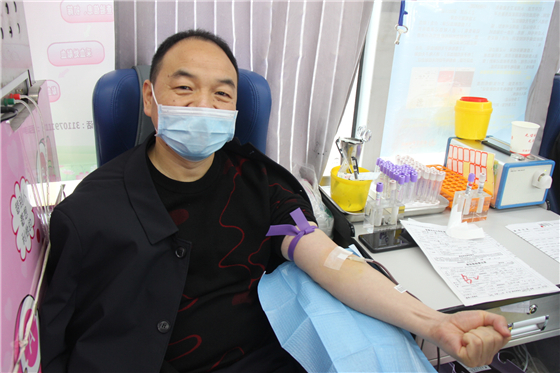 人民警察一心為民，捋袖捐血鐵血柔情——安康市公安局積極開展冬季獻(xiàn)血活動