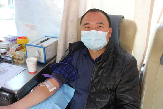 血液是生命的禮物——中國聯(lián)通安康市分公司、安康大數(shù)據(jù)運(yùn)營有限公司聯(lián)合開展冬季應(yīng)急獻(xiàn)血活動