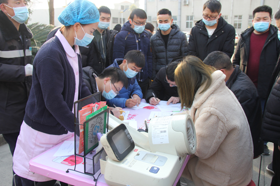 血液是生命的禮物——中國聯(lián)通安康市分公司、安康大數(shù)據(jù)運(yùn)營有限公司聯(lián)合開展冬季應(yīng)急獻(xiàn)血活動