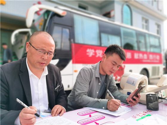 獻(xiàn)血傳真情，為黨旗添光彩 ——三元村春季無償獻(xiàn)血活動(dòng)側(cè)記