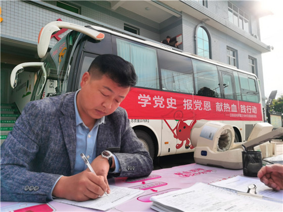 獻(xiàn)血傳真情，為黨旗添光彩 ——三元村春季無償獻(xiàn)血活動(dòng)側(cè)記