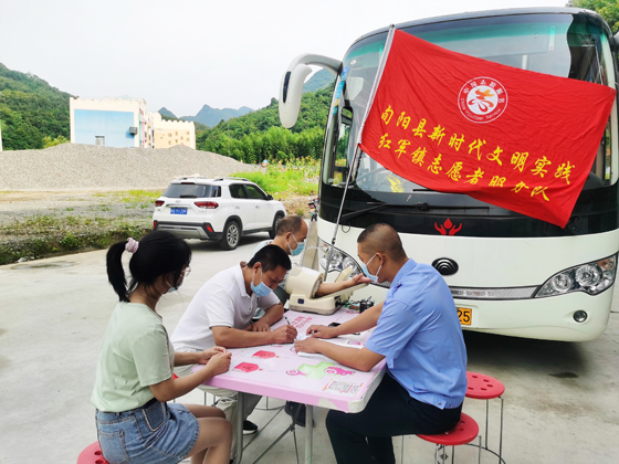 旬陽縣紅軍鎮(zhèn)開展“學(xué)黨史、辦實事”愛心獻(xiàn)血 活動