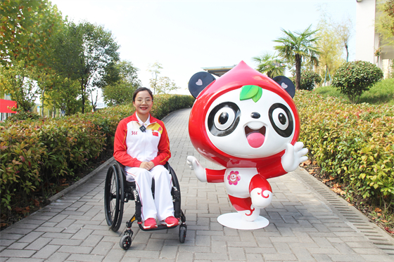 青春熱血匯聚點(diǎn)滴愛(ài)心 無(wú)私奉獻(xiàn)相約美麗校園