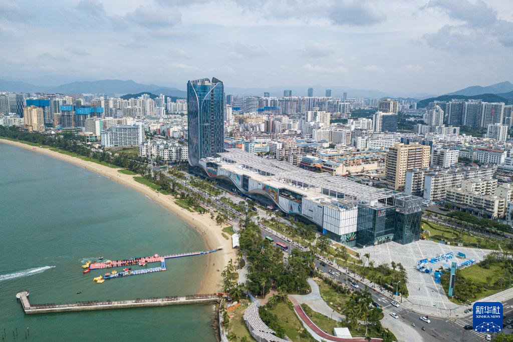 海南自貿(mào)港重點園區(qū)——三亞中央商務(wù)區(qū)（無人機照片，11月1日攝）。新華社記者 蒲曉旭攝